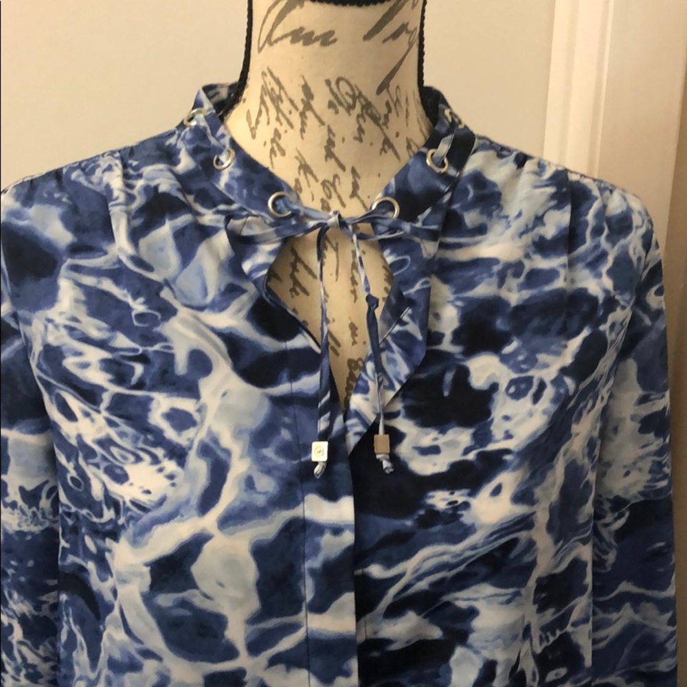 Long sleeve blouse with two tone blue